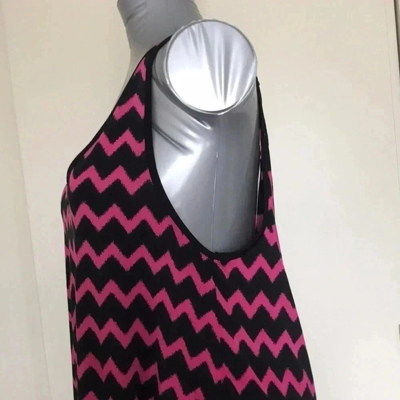3/$15 Casual chevron funky sleeveless Pink black high low satin  tank sz small - Picture 5 of 11